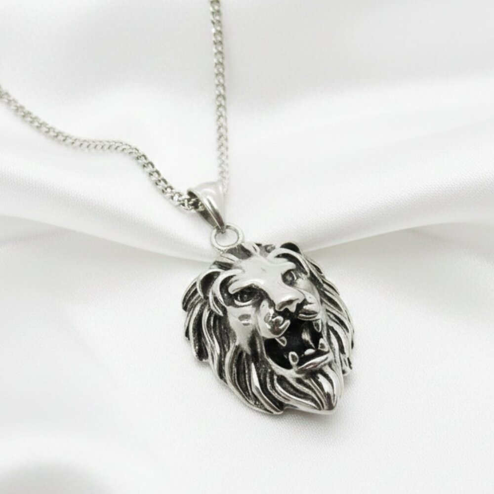 Believe by Brilliance Men’s Silver Lion Head Pendant Necklace 24” NWT